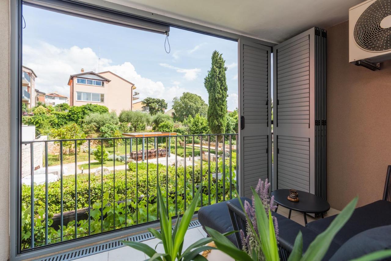 Apartment Vedrana ロヴィニ エクステリア 写真