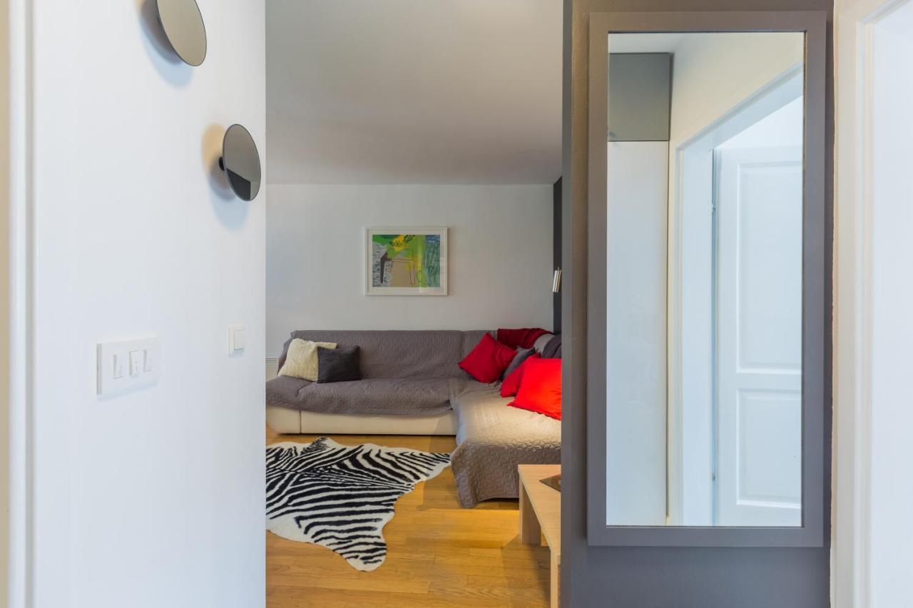 Apartment Vedrana ロヴィニ エクステリア 写真