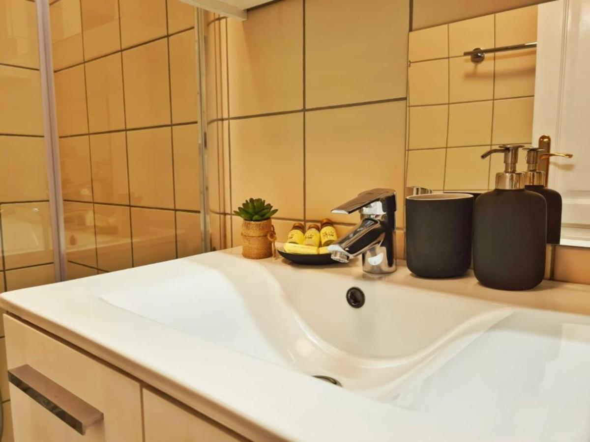 Apartment Vedrana ロヴィニ エクステリア 写真